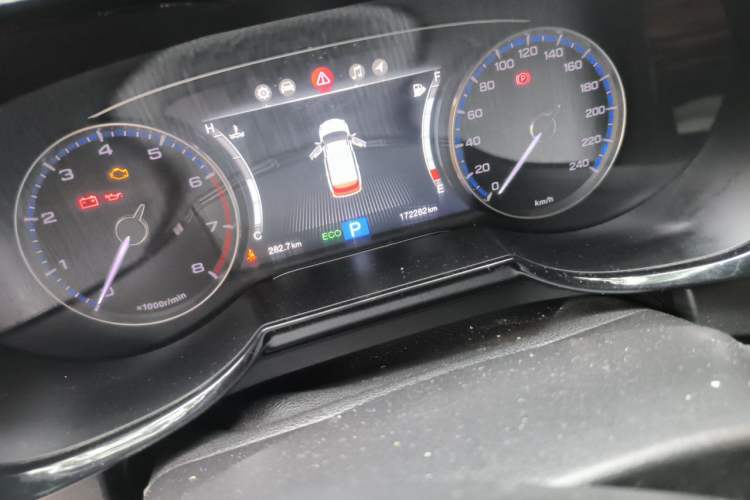 Used GAC Trumpchi GS7 2017 320T Two-Wheel-Drive Luxury Smart Connectivity Model Odometer Close Up