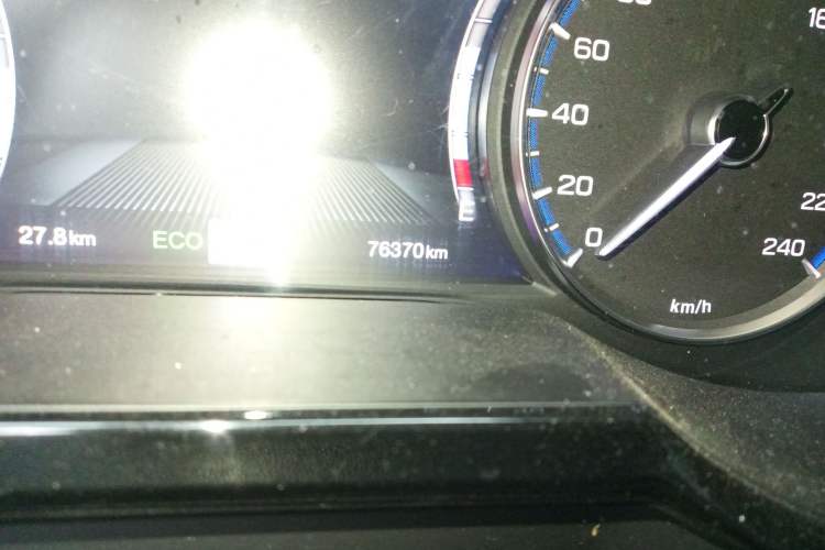 Used GAC Trumpchi GS7 2017 320T Two-Wheel-Drive Luxury Model Odometer Close Up