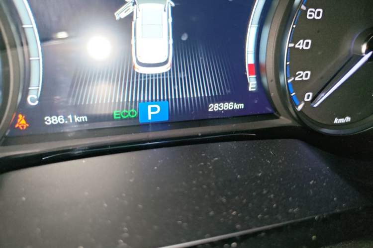 Used GAC Trumpchi GS7 2017 320T Two-Wheel-Drive Luxury Smart Connectivity Model Odometer Close Up