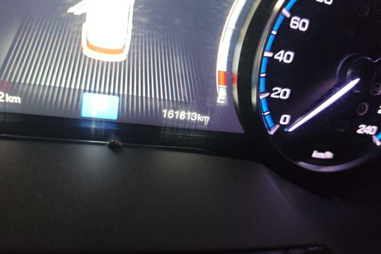 Used GAC Trumpchi GS7 2017 320T Two-Wheel-Drive Luxury Smart Connectivity Model Odometer Close Up