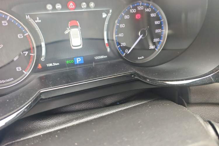 Used GAC Trumpchi GS7 2017 320T Two-Wheel-Drive Luxury Smart Connectivity Model Odometer Close Up