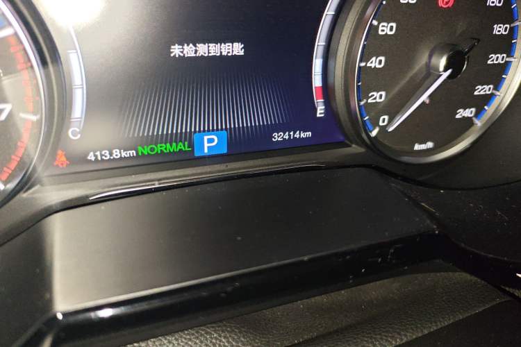 Used GAC Trumpchi GS7 2017 320T Two-Wheel-Drive Luxury Smart Connectivity Model Odometer Close Up