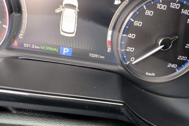 Used GAC Trumpchi GS7 2017 320T Two-Wheel-Drive Luxury Smart Connectivity Model Odometer Close Up