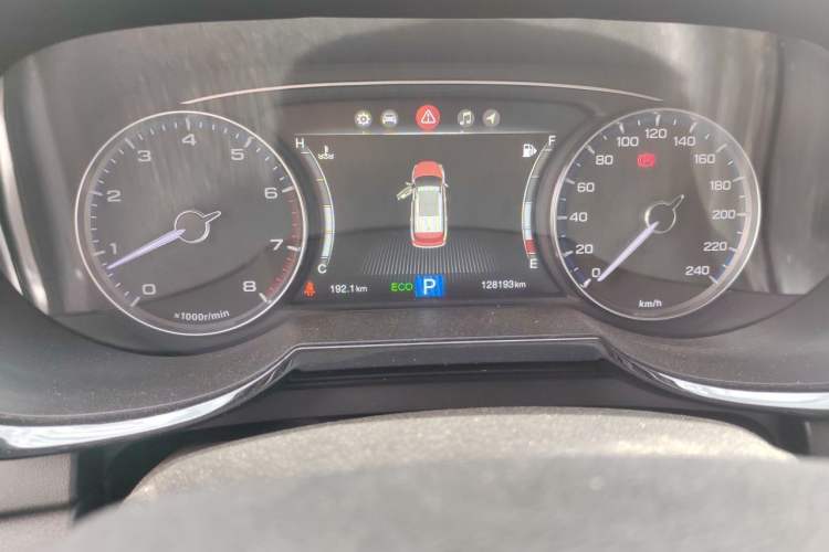 Used GAC Trumpchi GS7 2017 320T Two-Wheel-Drive Luxury Smart Connectivity Model Odometer Close Up