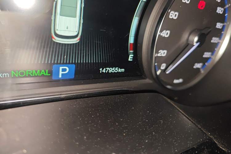 Used GAC Trumpchi GS7 2017 320T Two-Wheel-Drive Luxury Smart Connectivity Model Odometer Close Up