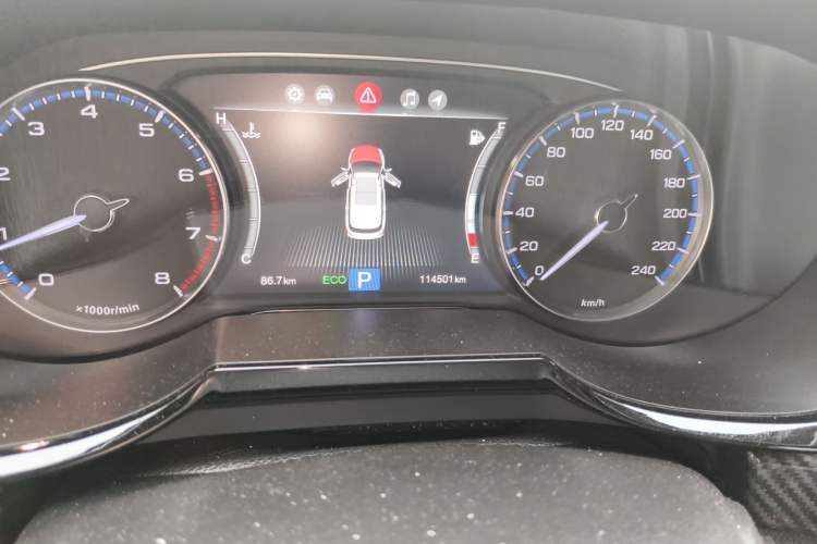 Used GAC Trumpchi GS7 2017 320T Two-Wheel-Drive Luxury Smart Connectivity Model Odometer Close Up