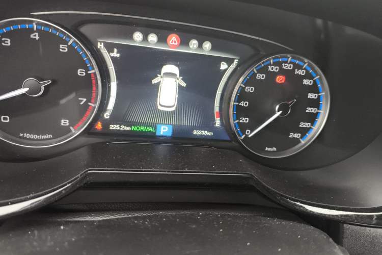 Used GAC Trumpchi GS7 2017 320T Two-Wheel-Drive Luxury Smart Connectivity Model Odometer Close Up