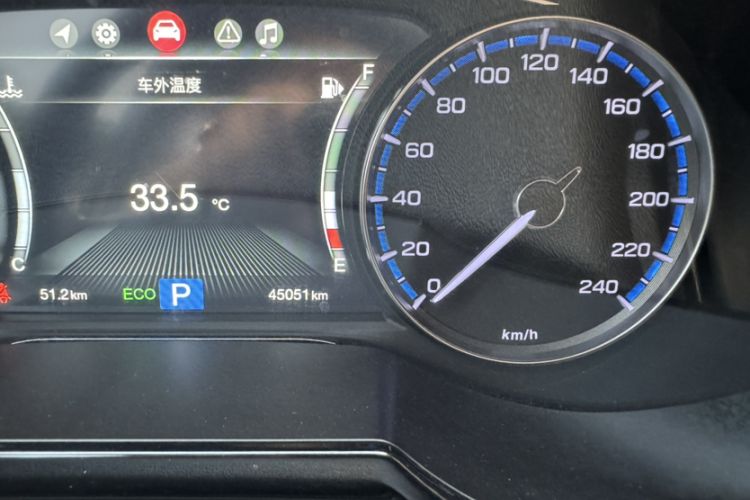 Used GAC Trumpchi GS7 2017 320T Two-Wheel-Drive Luxury Smart Connectivity Model Odometer Close Up