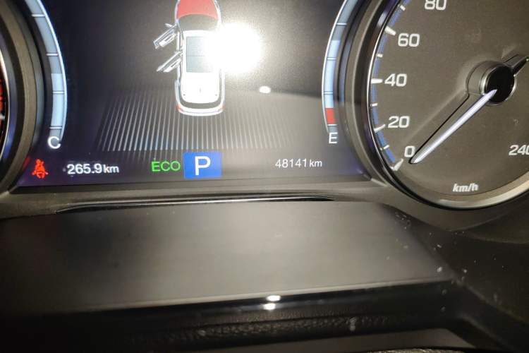 Used GAC Trumpchi GS7 2017 320T Two-Wheel-Drive Luxury Smart Connectivity Model Odometer Close Up