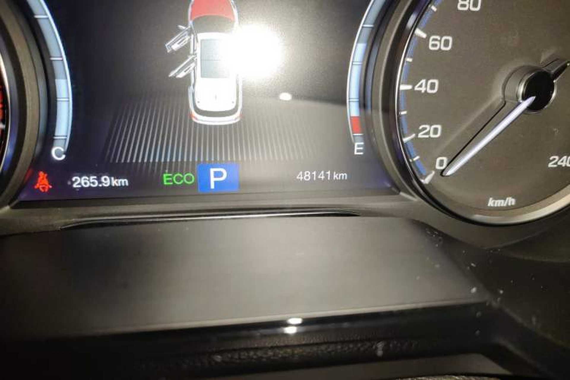Used GAC Trumpchi GS7 2017 320T Two-Wheel-Drive Luxury Smart Connectivity Model Odometer Close Up
