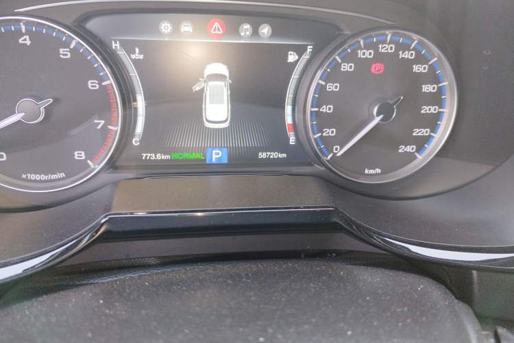 Used GAC Trumpchi GS7 2017 320T Two-Wheel-Drive Luxury Smart Connectivity Model Odometer Close Up