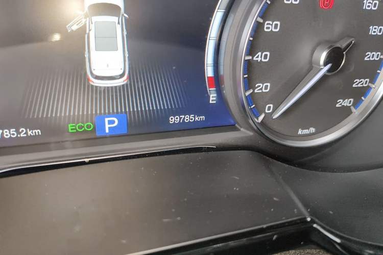 Used GAC Trumpchi GS7 2017 320T Two-Wheel-Drive Luxury Smart Connectivity Model Odometer Close Up
