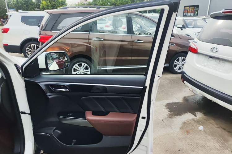Used GAC Trumpchi GS7 2017 280T Two-Wheel Drive Luxury Model Right Front Door Interior