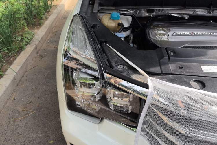 Used GAC Trumpchi GS7 2017 320T Two-Wheel-Drive Luxury Smart Connectivity Model Right Front Headlight