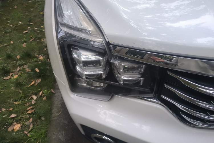 Used GAC Trumpchi GS7 2017 320T Two-Wheel-Drive Luxury Smart Connectivity Model Right Front Headlight