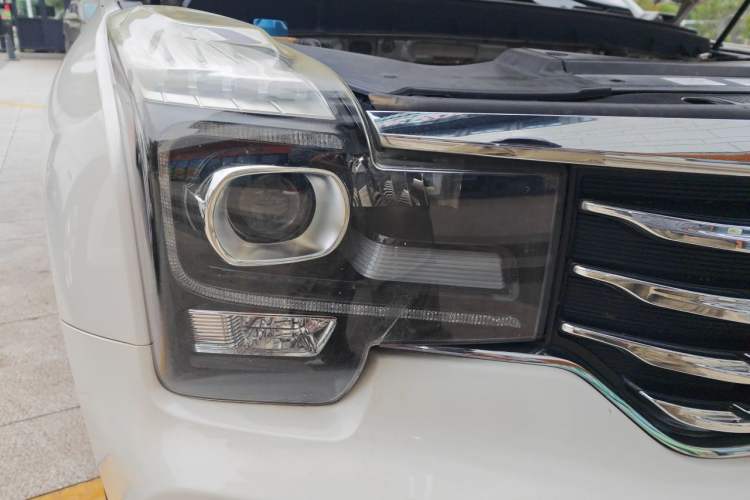 Used GAC Trumpchi GS7 2017 320T Two-Wheel-Drive Luxury Model Right Front Headlight