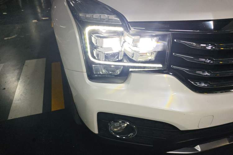 Used GAC Trumpchi GS7 2017 320T Two-Wheel-Drive Luxury Smart Connectivity Model Right Front Headlight