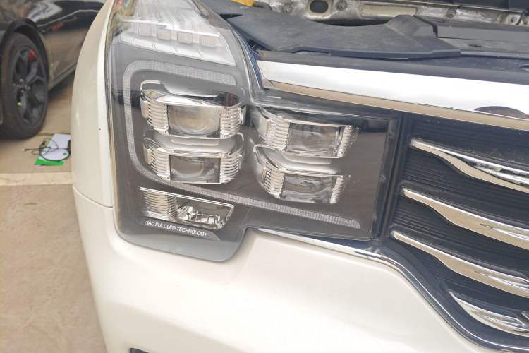Used GAC Trumpchi GS7 2017 320T Two-Wheel-Drive Luxury Smart Connectivity Model Right Front Headlight