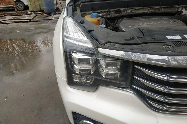 Used GAC Trumpchi GS7 2017 320T Two-Wheel-Drive Luxury Smart Connectivity Model Right Front Headlight