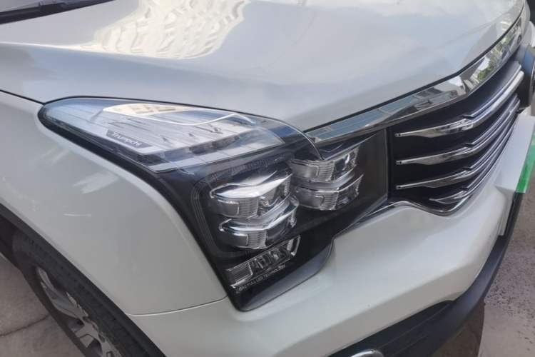 Used GAC Trumpchi GS7 2017 320T Four-Wheel Drive Luxury Smart Connectivity Model Right Front Headlight