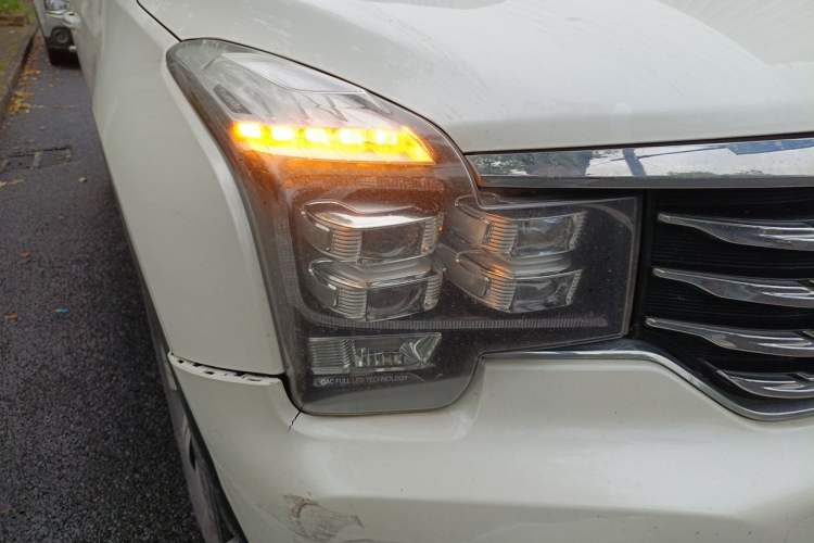 Used GAC Trumpchi GS7 2017 320T Two-Wheel-Drive Luxury Smart Connectivity Model Right Front Headlight