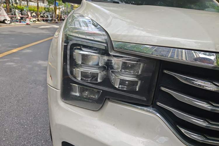 Used GAC Trumpchi GS7 2017 320T Two-Wheel-Drive Luxury Smart Connectivity Model Right Front Headlight