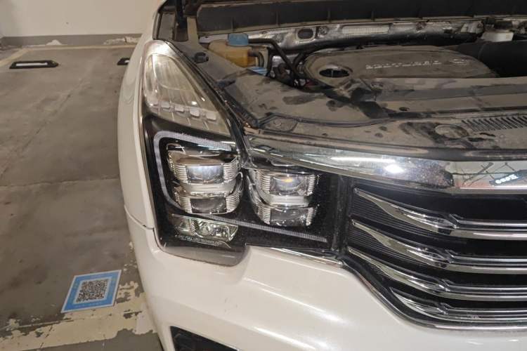 Used GAC Trumpchi GS7 2017 320T Two-Wheel-Drive Luxury Smart Connectivity Model Right Front Headlight