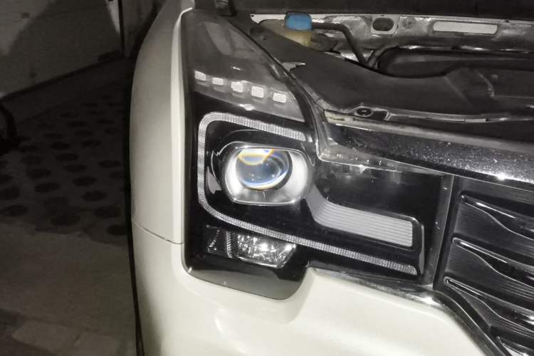 Used GAC Trumpchi GS7 2017 280T Two-Wheel Drive Luxury Model Right Front Headlight