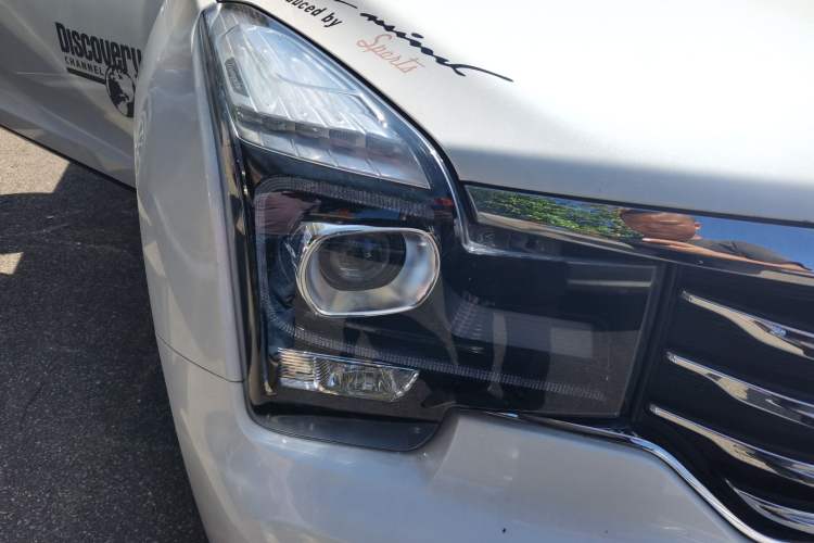 Used GAC Trumpchi GS7 2017 280T Two-Wheel Drive Luxury Model Right Front Headlight