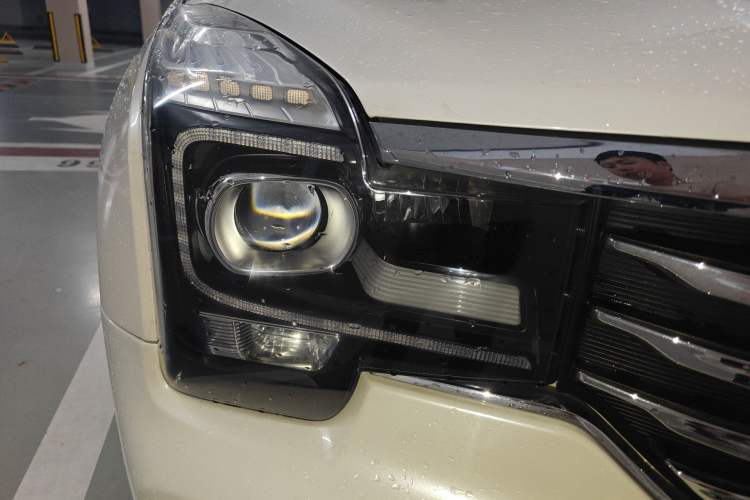 Used GAC Trumpchi GS7 2017 280T Two-Wheel Drive Luxury Model Right Front Headlight