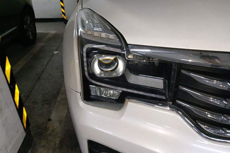 Used GAC Trumpchi GS7 2017 320T Two-Wheel-Drive Luxury Model Right Front Headlight
