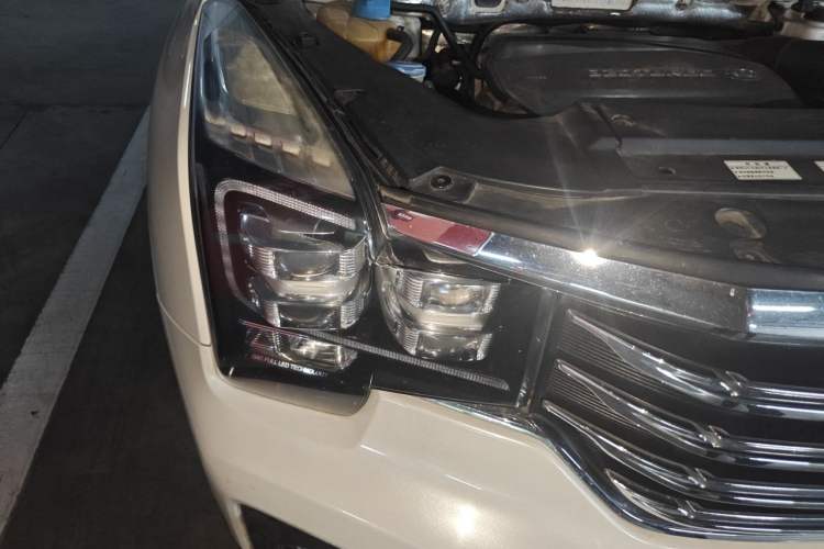 Used GAC Trumpchi GS7 2017 320T Two-Wheel-Drive Luxury Smart Connectivity Model Right Front Headlight