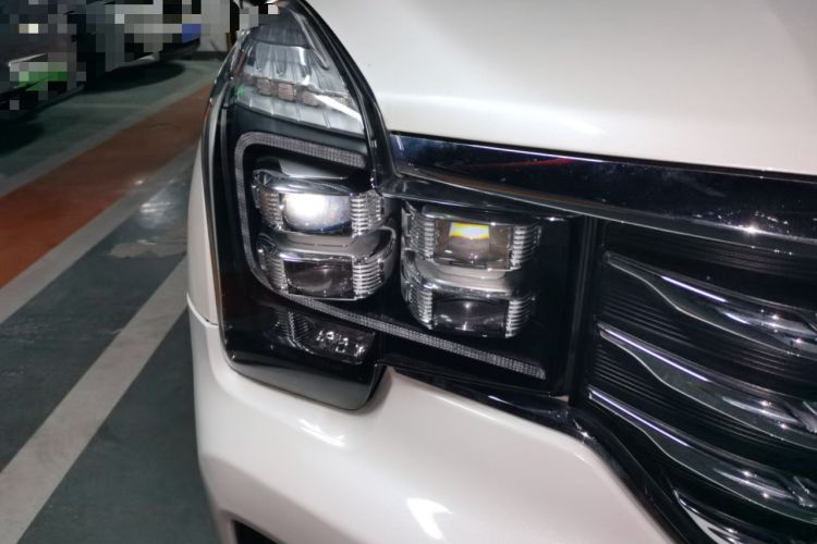 Used GAC Trumpchi GS7 2017 320T Two-Wheel-Drive Luxury Smart Connectivity Model Right Front Headlight