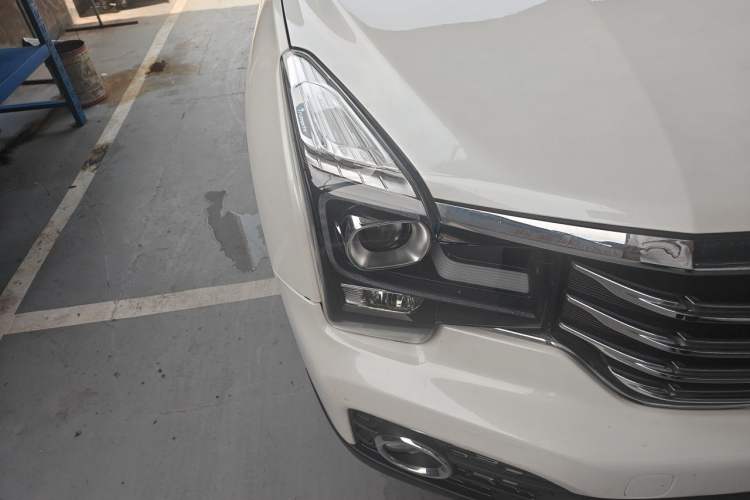 Used GAC Trumpchi GS7 2017 280T Two-Wheel Drive Luxury Model Right Front Headlight