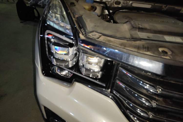 Used GAC Trumpchi GS7 2017 320T Two-Wheel-Drive Luxury Smart Connectivity Model Right Front Headlight