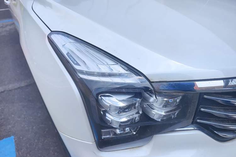 Used GAC Trumpchi GS7 2017 320T Two-Wheel-Drive Luxury Smart Connectivity Model Right Front Headlight