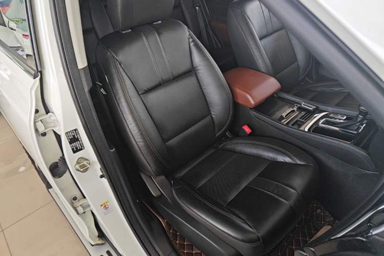 Used GAC Trumpchi GS7 2017 320T Two-Wheel-Drive Luxury Model Right Front Seat