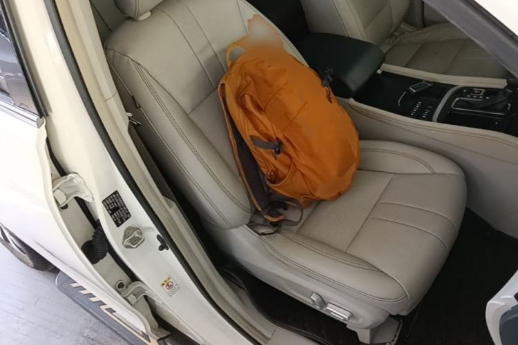 Used GAC Trumpchi GS7 2017 320T Two-Wheel-Drive Luxury Smart Connectivity Model Right Front Seat