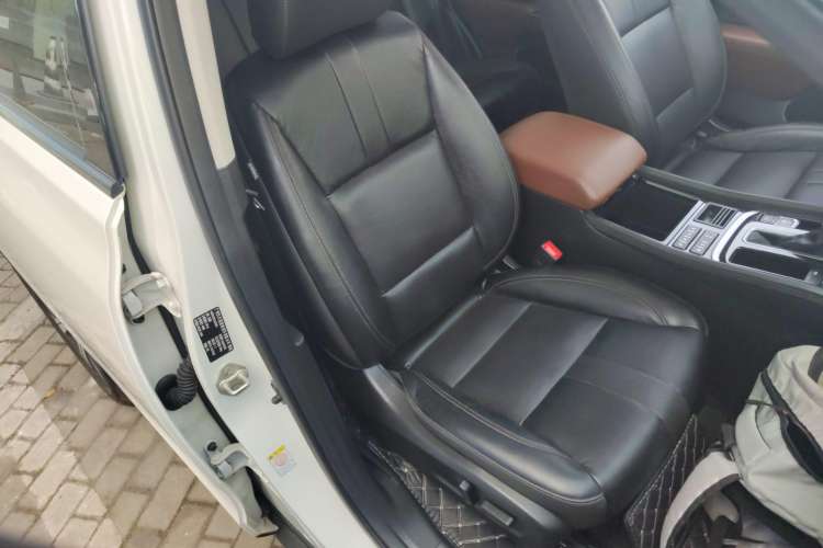 Used GAC Trumpchi GS7 2017 320T Two-Wheel-Drive Luxury Smart Connectivity Model Right Front Seat