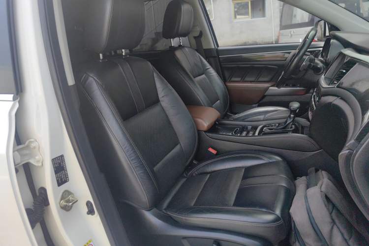 Used GAC Trumpchi GS7 2017 320T Two-Wheel-Drive Luxury Smart Connectivity Model Right Front Seat