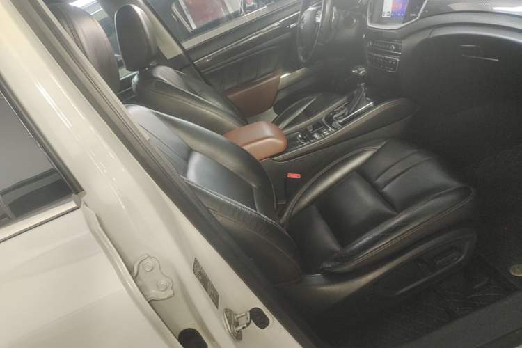 Used GAC Trumpchi GS7 2017 320T Two-Wheel-Drive Luxury Smart Connectivity Model Right Front Seat
