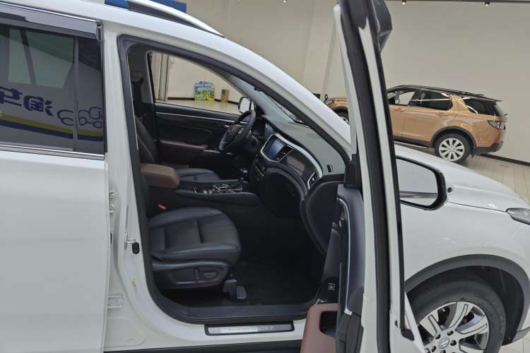 Used GAC Trumpchi GS7 2017 320T Two-Wheel-Drive Luxury Smart Connectivity Model Right Front Seat