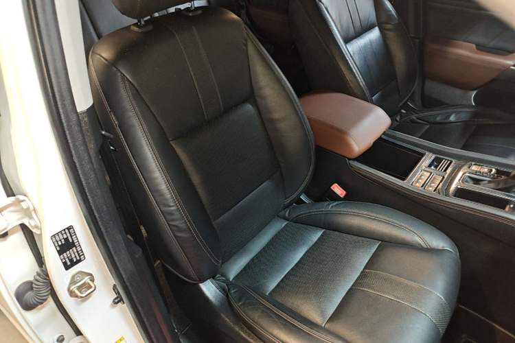 Used GAC Trumpchi GS7 2017 320T Two-Wheel-Drive Luxury Smart Connectivity Model Right Front Seat