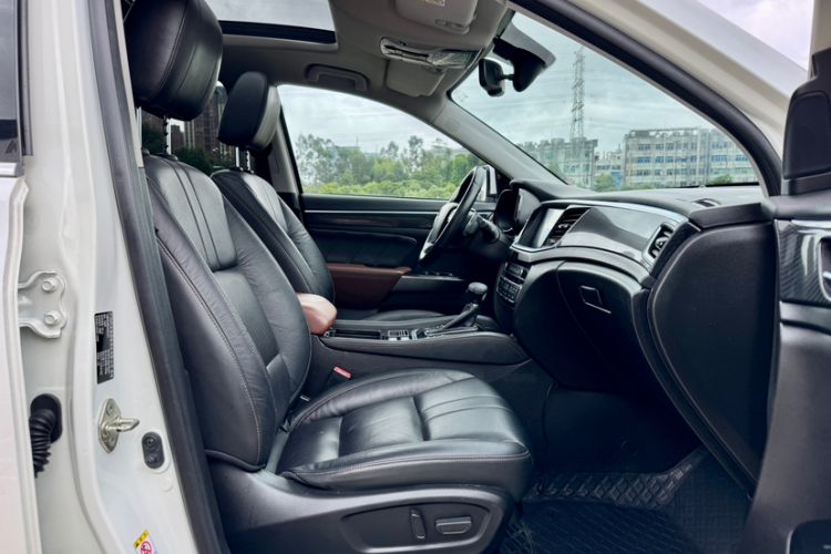 Used GAC Trumpchi GS7 2017 320T Two-Wheel-Drive Luxury Smart Connectivity Model Right Front Seat