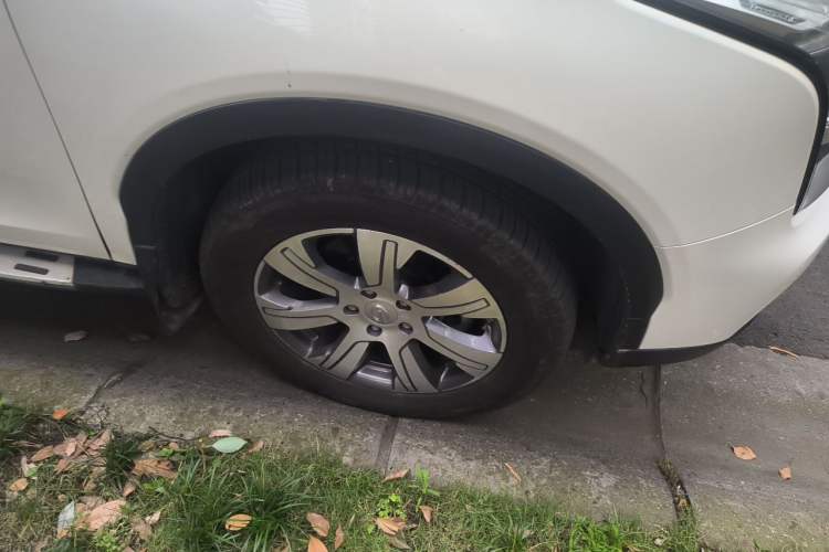Used GAC Trumpchi GS7 2017 320T Two-Wheel-Drive Luxury Smart Connectivity Model Right Front Wheel Hub