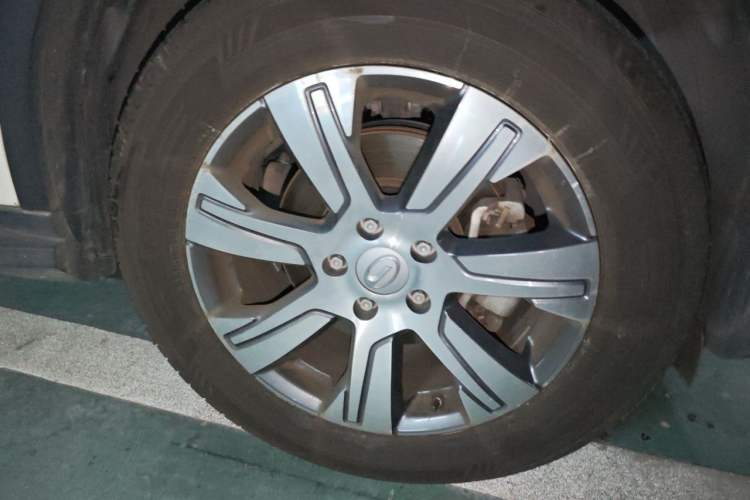 Used GAC Trumpchi GS7 2017 320T Two-Wheel-Drive Luxury Smart Connectivity Model Right Front Wheel Hub