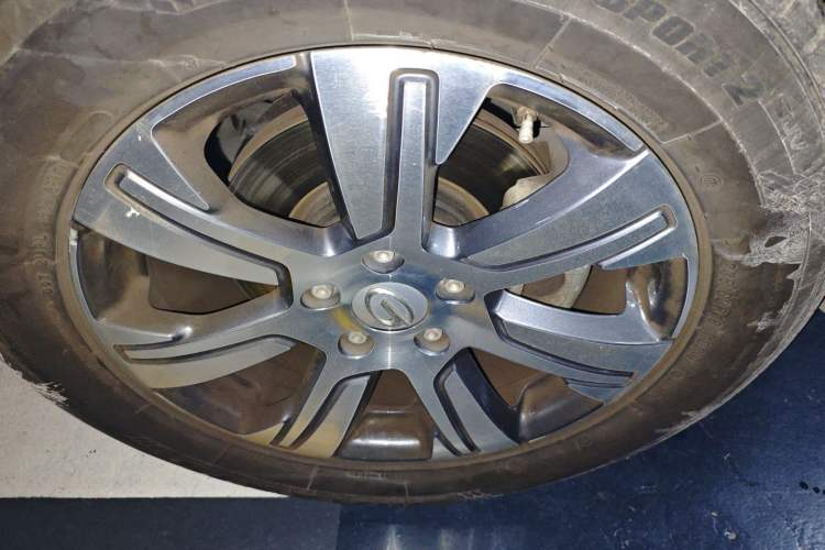 Used GAC Trumpchi GS7 2017 320T Two-Wheel-Drive Luxury Smart Connectivity Model Right Front Wheel Hub