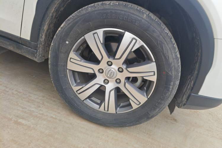 Used GAC Trumpchi GS7 2017 320T Two-Wheel-Drive Luxury Smart Connectivity Model Right Front Wheel Hub