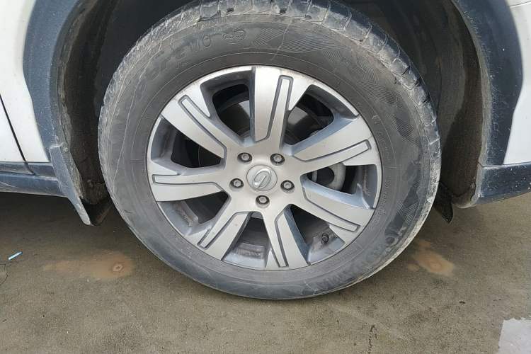 Used GAC Trumpchi GS7 2017 320T Two-Wheel-Drive Luxury Smart Connectivity Model Right Front Wheel Hub