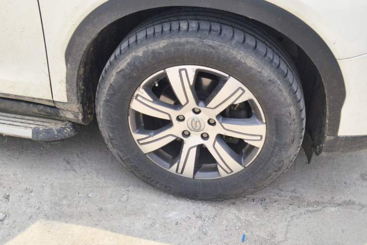 Used GAC Trumpchi GS7 2017 320T Two-Wheel-Drive Luxury Smart Connectivity Model Right Front Wheel Hub